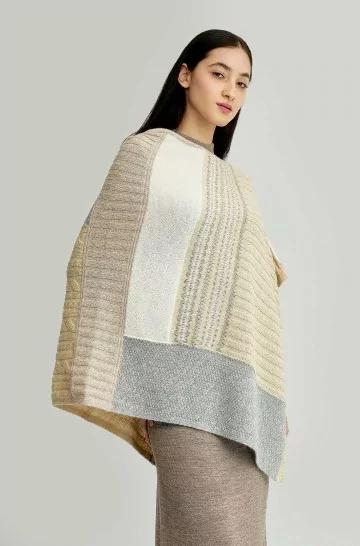 Alpaca poncho YSADORA made of 100% Baby Alpaca